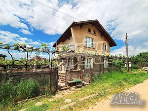 Продава се къща в село Сапарево