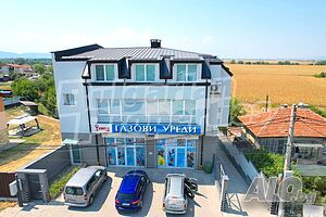 Самостоятелна сграда с четири апартамента и подземен гараж на бул. „Рожен“