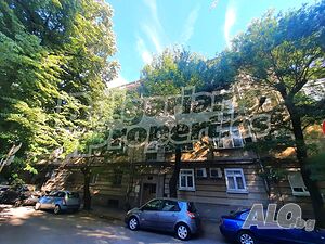 Просторен апартамент за ремонт в центъра на гр. Бургас