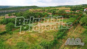 Стара къща с голям двор в село Добрина