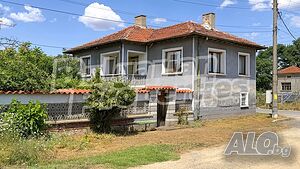 Къща в центъра на село Гранит близо до град Брезово