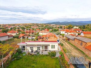 Едноетажна къща в село близо до Пловдив