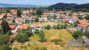 Къща с просторен двор и панорамна гледка към Рила в с. Продановци