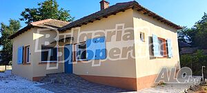 Едноетажна къща с голям двор в село Дропла близо до Балчик