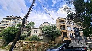 Двуетажна къща с двор в Гръцка махала, Варна
