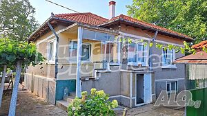 Имот с две къщи в село Захари Стояново близо до Шабла
