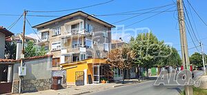Етаж от къща с двор, гараж и паркоместа в кв. Прослав