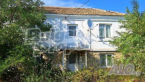 Къща с двор в село Доброплодно