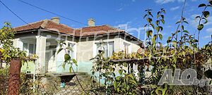 Къща с голям двор в близост до град Бяла, област Варна