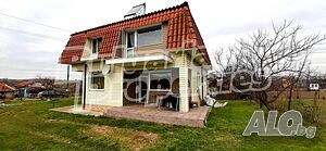 Обзаведена къща с двор в живописно село на 55 км от град Варна