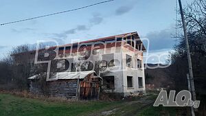 Двуетажна сграда на 5 км. от гр. Дряново и на 10 км. от гр. Трявна