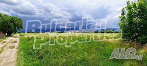 Земеделска земя с гледка към Родопите