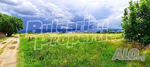 Земеделска земя с гледка към Родопите