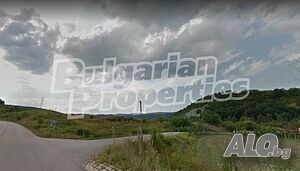 Два съседни парцела на 8 км. от град Елена