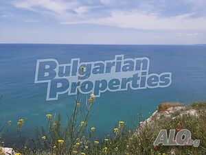 Голям парцел на първа линия от морето