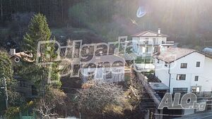Голям парцел със стара къща в югозападната част на гр. Сапарева баня