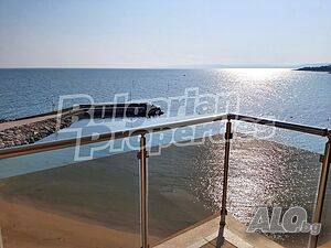 Двустаен апартамент в луксозен комплекс до Каварна