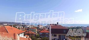 Етаж от триетажна къща с двор и морска гледка в гр. Обзор
