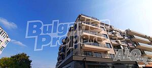 Тристаен апартамент с Акт 16 и морска гледка