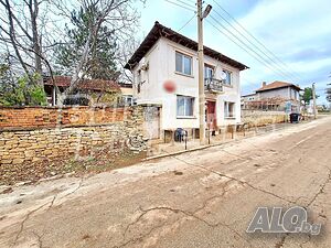 Имот на главен път в тихо и красиво селце близо до язовир