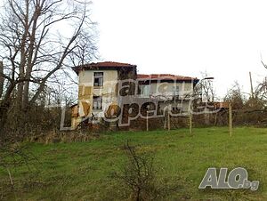 Планински имот с красива панорама на 12 км от гр. Трявна