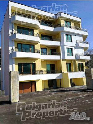 Нова сграда с Акт 16 на 200 м от плажа в Каварна