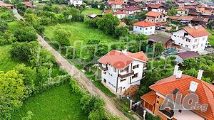 Триетажна къща в с. Добърско