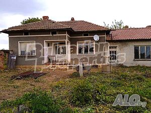 Едноетажна къща в комуникативно село