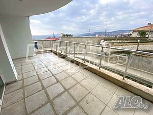 Тристаен апартамент на 300 м от плажа