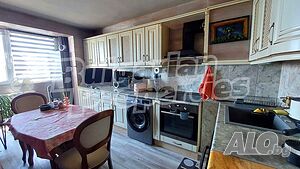 Комфортен тристаен апартамент в кв. Красна поляна 2