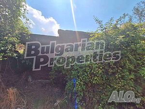 Къща на груб строеж в село Самораново