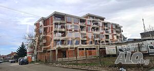 Новострояща се сграда в кв. Долно Езерово