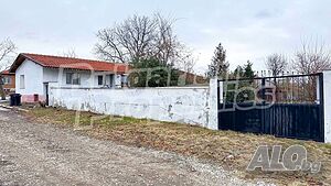 Обзаведена къща с басейн близо до рекичка и манастир „Св. Атанасий“