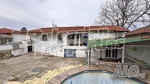 Обзаведена къща с басейн близо до рекичка и манастир „Св. Атанасий“