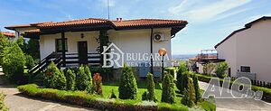 Продава се къща с морска гледка в луксозен комплекс край Бургас, село Кошарица