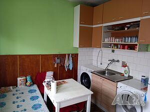 Продава етаж от къща в гр. Кюстендил