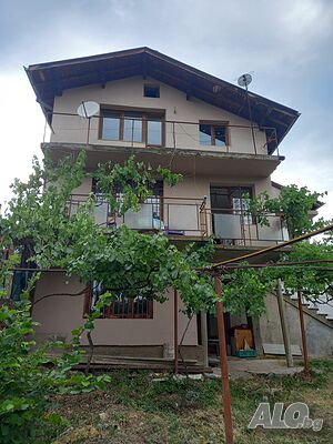 Продава къща в с. Таваличево, общ. Кюстендил