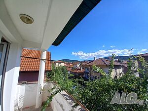 Продава етаж от къща в Кюстендил