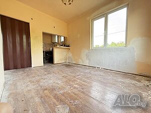 🏠 Продава се двустаен апартамент с отделна кухня в с. Атия 🏠
