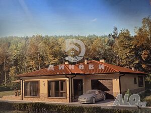 Продават се къщи близо до КФ Дерони