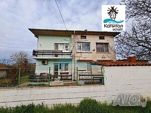Къща на два етажа и гараж за продажба в кв. Лозово, гр. Бургас