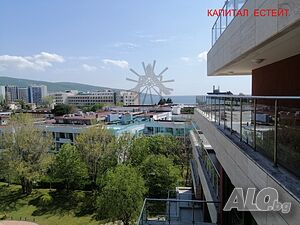 Продавам 4-стаен на първа линия с гледка море в Слънчев бряг