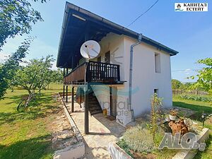 Продавам реновирана къща на два етажа в село Зорница, община Средец