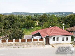 Прекрасно реновирана и обзаведена къща в с. Къпиново, на 20 мин. от Велико Търново