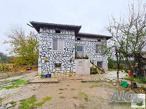 Двуетажна къща в село Стамболово, само на 5 км от най-близкият град