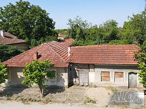 Къща със стопански постройки за продажба в с. Драганово, Велико Търново