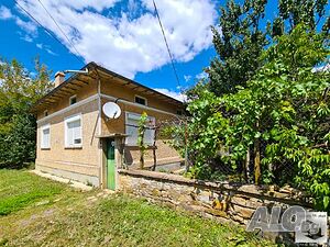 Частично реновирана къща за продажба в с. Добромирка, 30 км. от Велико Търново