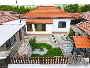 Реновирана едноетажна къща в с. Ново Село, на 15 км. от Велико Тънрово