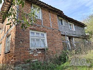 Двуетажна къща в с. Кости