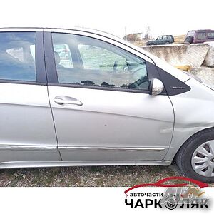 Врата предна дясна Мерцедес А180